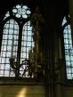  lustre doré, cathédrale